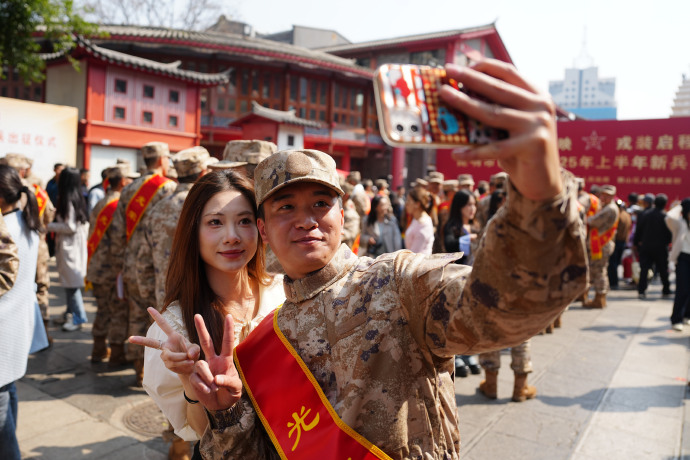 0089sefcgy1hznq9uldtlj362141dkjn