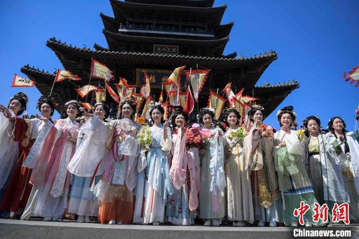 山东济南：花朝节浪漫开场