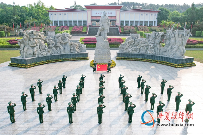图1：武警官兵重温入党誓词_副本