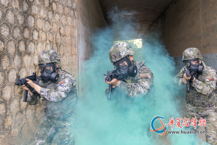 6、2025年4月16日，武警官兵穿越毒区追击目标_副本