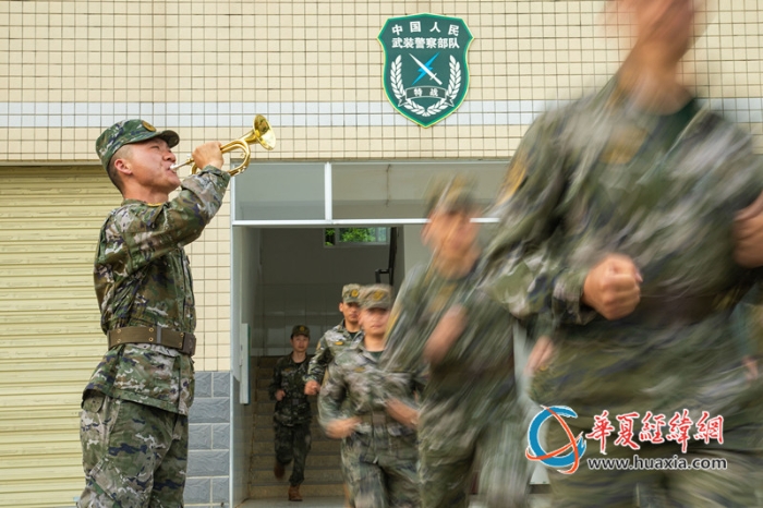 7、官兵们用军号助力部队日常管理。（施晨洲 摄）_副本