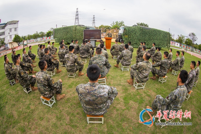 1、举办读书分享会。（施晨洲 摄）_副本