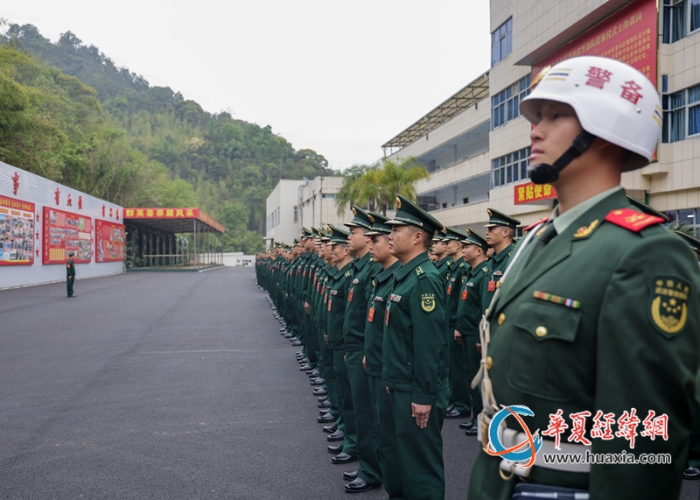 武警福建总队基层主官《纲要》培训队组织军容风纪检查，正规一日生活秩序（4）_副本