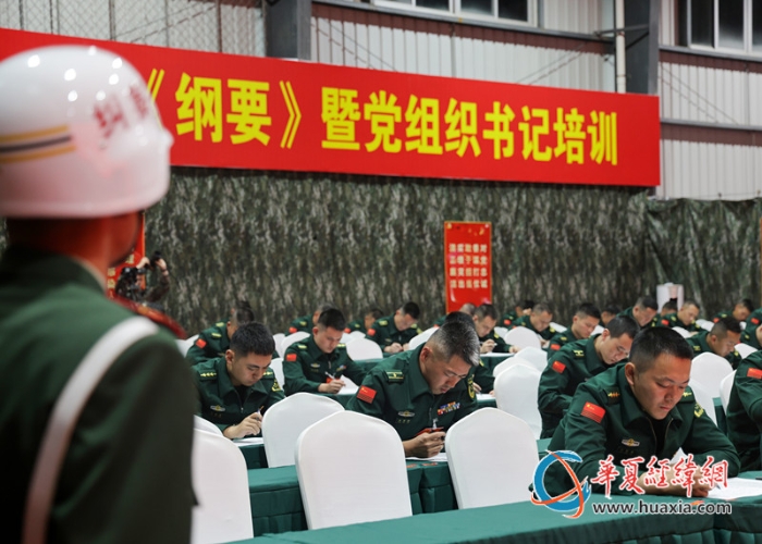 武警福建总队基层主官《纲要》培训队组织学员对《军队基层建设纲要》理论进行考核（2）_副本