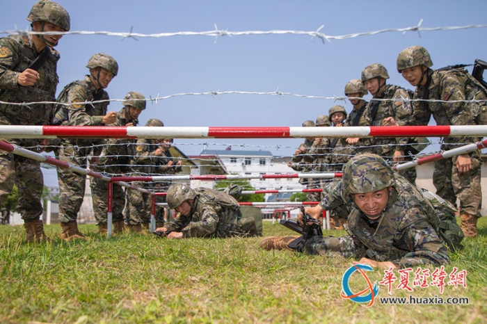 6、图为武警官兵开展战术基础训练。（施晨洲 摄）_副本