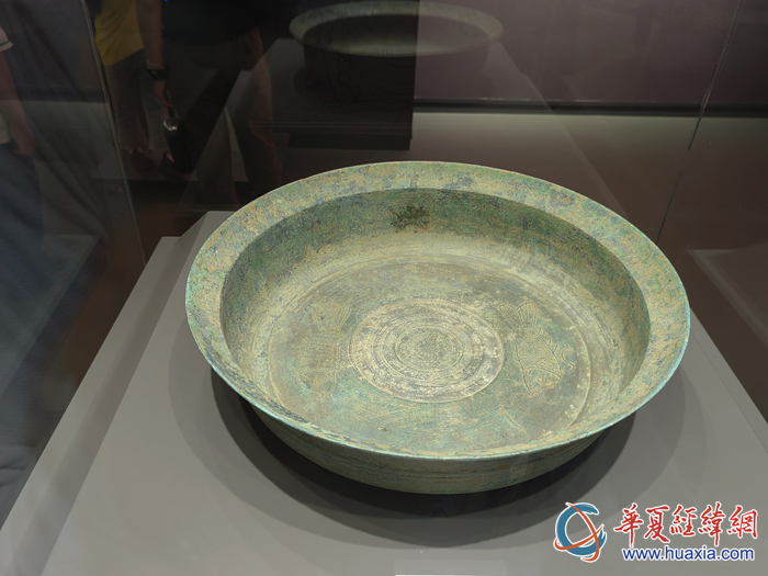 nan12：双鱼纹铜洗（西晋）