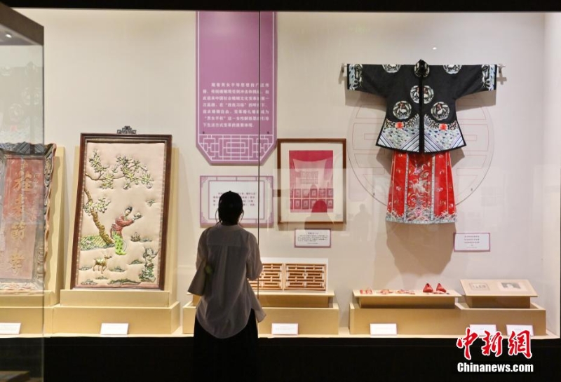 吉林长春：百余件文物展示近代百年中国女性生活形态掠影