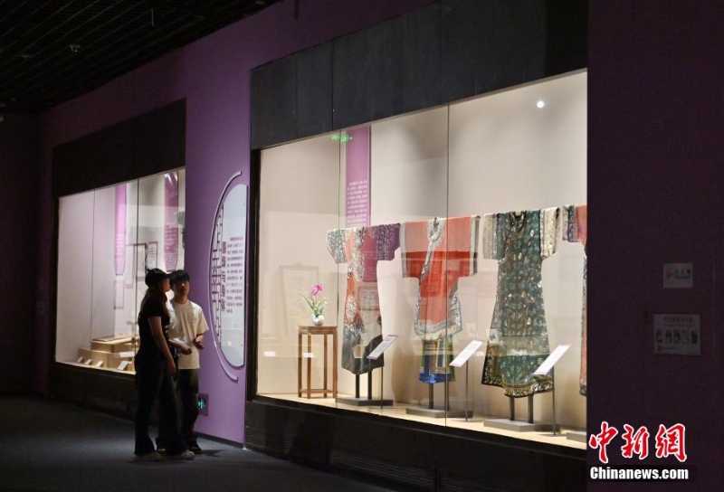 吉林长春：百余件文物展示近代百年中国女性生活形态掠影