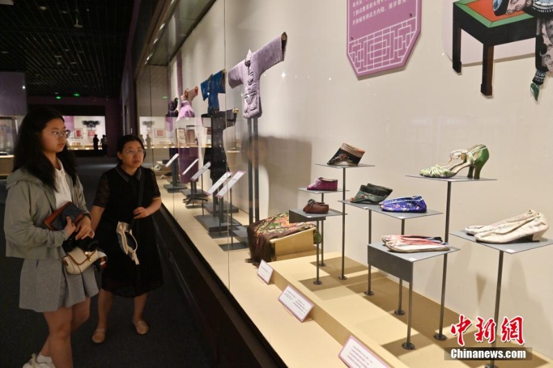 吉林长春：百余件文物展示近代百年中国女性生活形态掠影