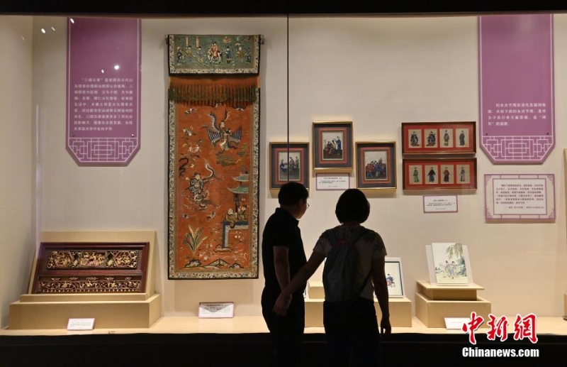 吉林长春：百余件文物展示近代百年中国女性生活形态掠影