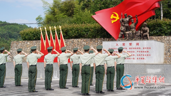 图8 党员重温入党誓词 _副本