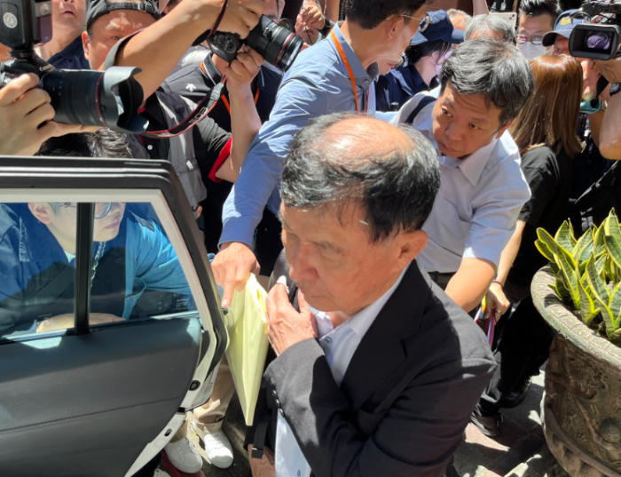 彭振声获得暂时解除住居回高雄处理后事