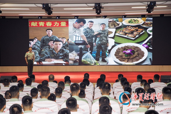 2、图为党员代表步嘉伟上台分享故事。_副本
