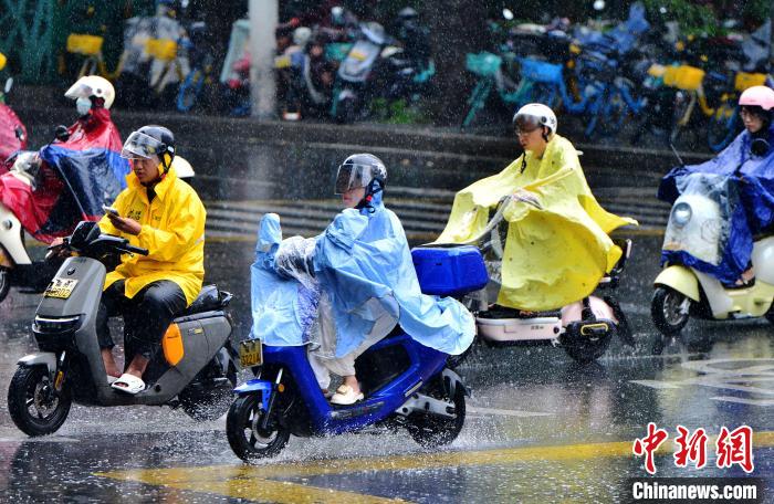 台风“丹娜丝”给福州带来降雨