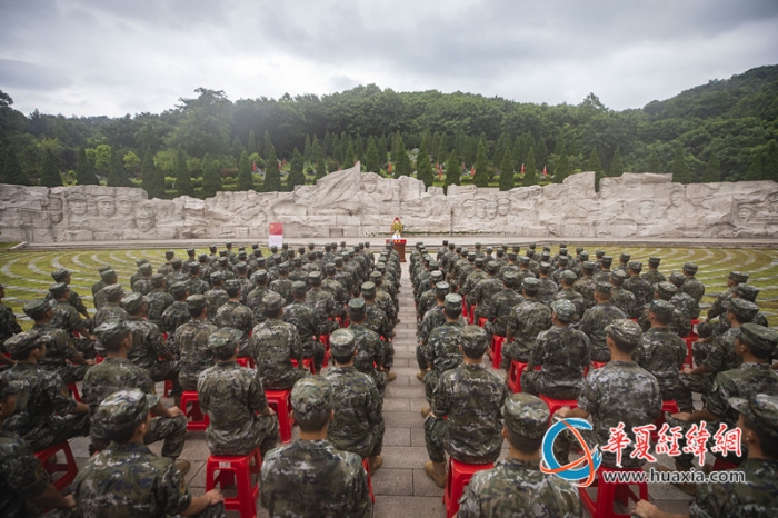 5、武警官兵整齐就座，开展红色教育授课，铸牢忠诚底色。施晨洲 摄_副本