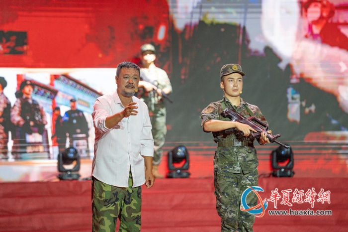 10、2025年7月31日，小品《大坝和我》通过执勤哨兵与水电站大坝的“深情对话”，宣扬官兵默默扎根、无私奉献的深切情怀。_副本