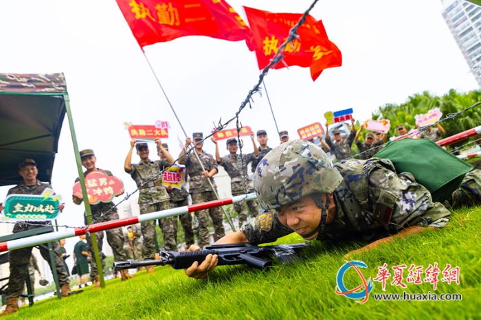 8、参赛官兵正在进行战术基础动作课目比赛。张辰飞 摄_副本