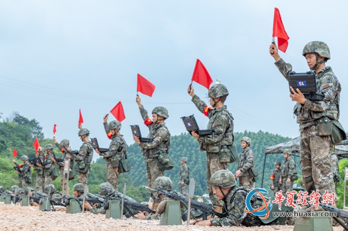 图2.参训官兵正在进行自动步枪精度射击_副本