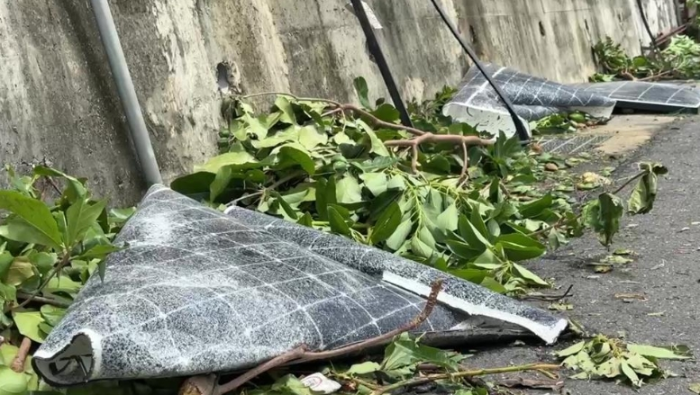 台风摧毁光电板
