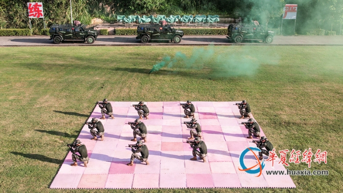 3 武警官兵表演战术动作_副本