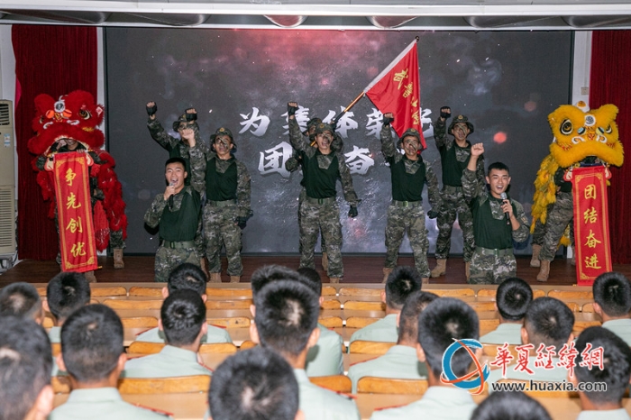 8、2025年8月26日，武警北海支队“一观一辨一品”群众性自我教育活动现场，官兵们正在表演“一队一品”节目。_副本