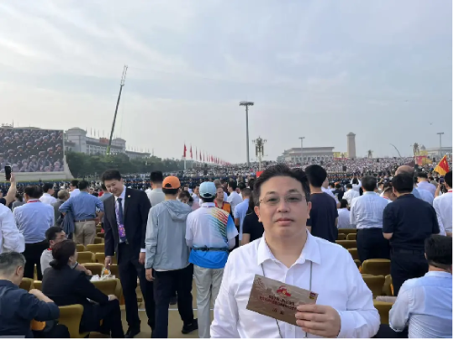 8.在川台胞受邀参加九三阅兵盛典｜在观礼台上亲身感受到祖国的强大与自信195