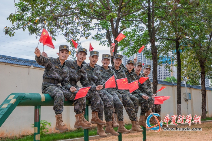 图5：武警官兵用自己的方式献礼祖国母亲_副本