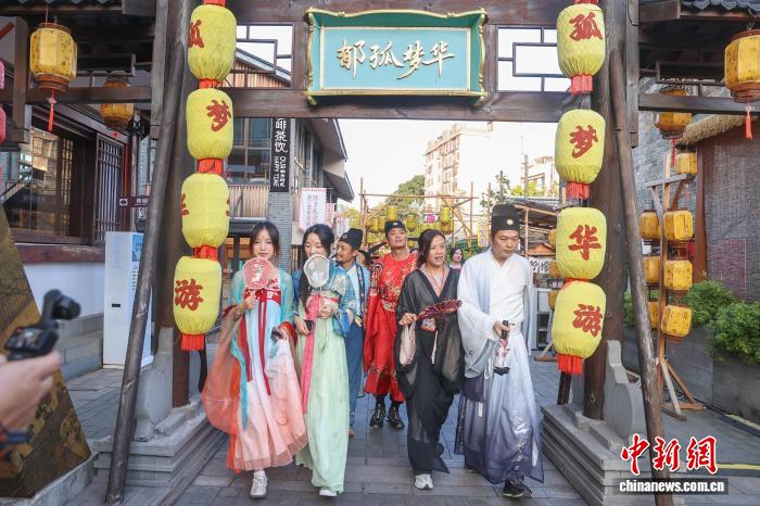 两岸新媒体人走进“江南宋城”赣州感知千年宋城文化独特魅力