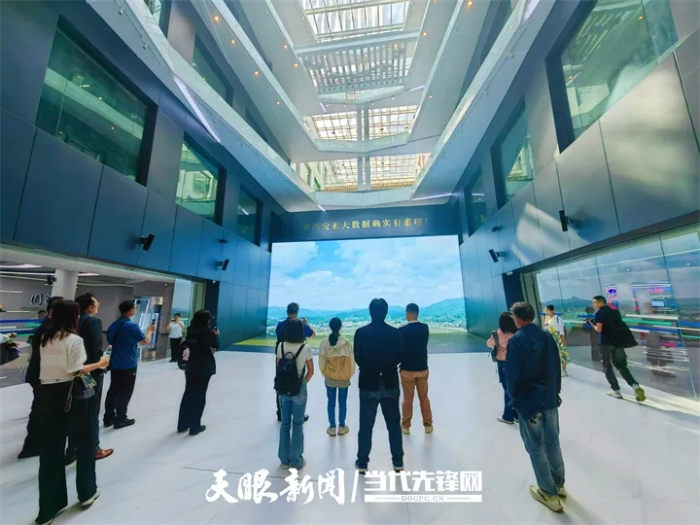 参观贵州大数据综合试验区展示中心