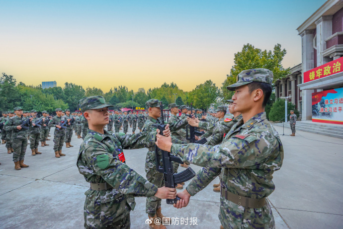 822d9351ly1i6qryjmrakj24802tcqva