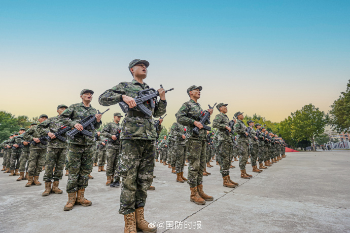 822d9351ly1i6qrym1ne5j24802tcnpi