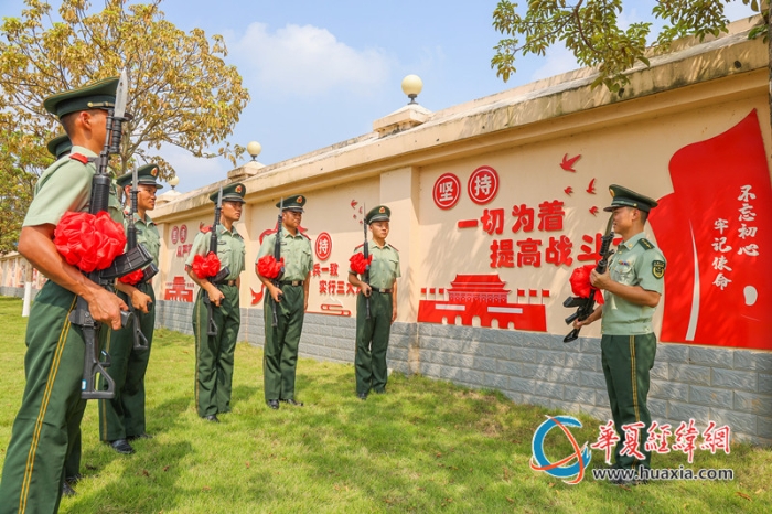 7、图为新兵们接受教育。_副本