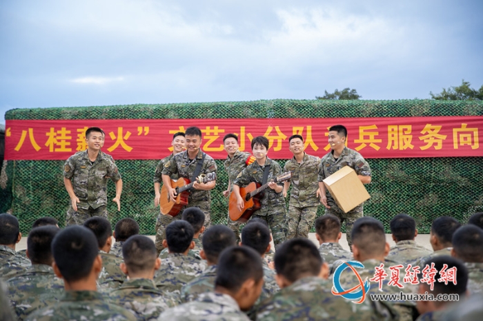 4、2025年10月21日，文化服务小分队表演唱。唐永祺 摄_副本