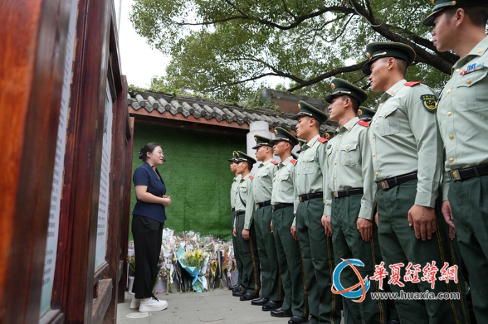 3.认真聆听吴石将军事迹。王松青 摄_副本