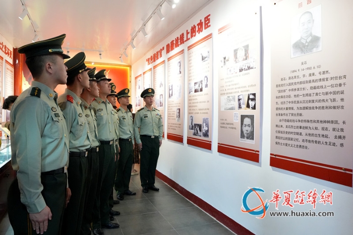 6.官兵认真学习领悟。王松青 摄_副本