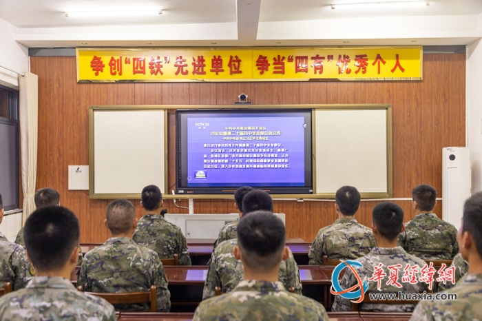 1.该支队组织官兵收看新闻联播。张辰飞 摄_副本