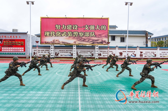 5.官兵们训练热情高涨。施晨洲 摄_副本