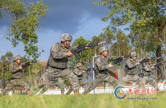 11、2025年10月27日，图为武警官兵进行刺杀训练。_副本