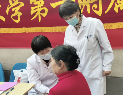 重阳送健康 温情暖台心——开封市龙亭区台办开展重阳节暖心义诊活动35