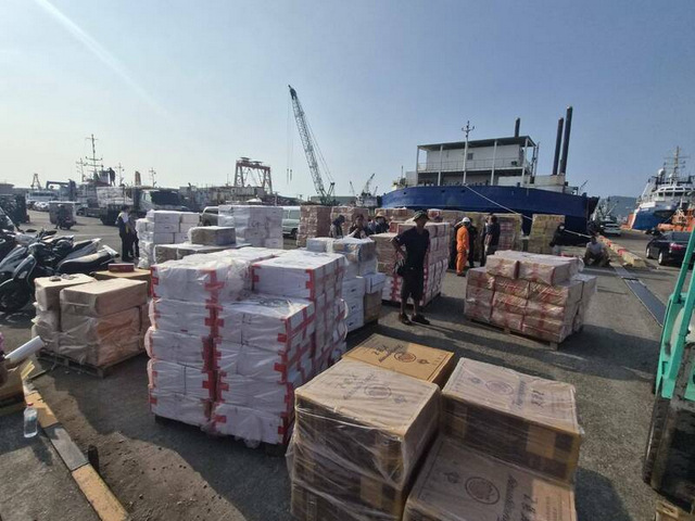 岛内警方和海巡查获坦桑尼亚籍杂货轮走私香烟，另发现有大量肉品