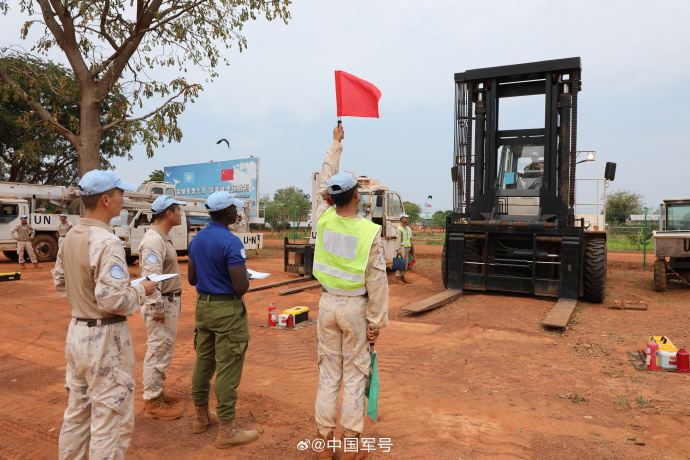 008rKb6ply1i6vaxqyh3ij356o3gg4qw