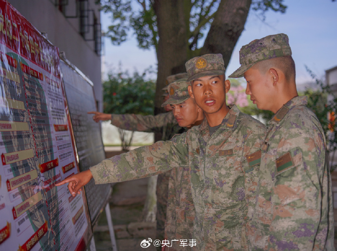 001SX8hXly1i6vh9akkamj61ds114u0y02