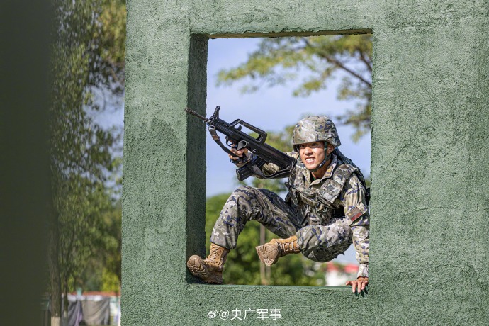 001SX8hXly1i6z81emg4zj64mo334u1202