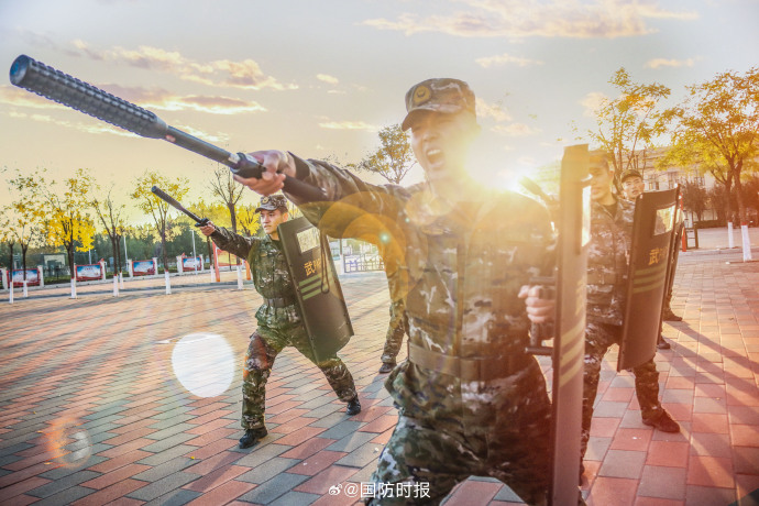 822d9351ly1i6yrx4cd0nj25dc3kwu10