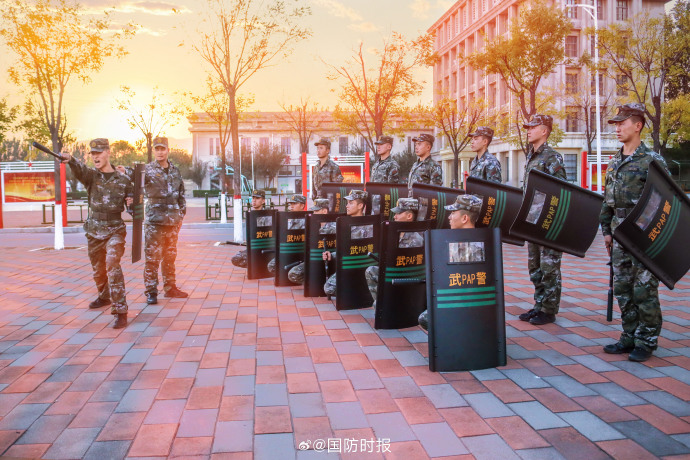 822d9351ly1i6yrx4fd34j25dc3kw4qt