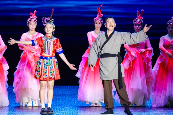 终版（简）第十七届海峡两岸茶业博览会主题文艺晚会在武夷山市举办(2)477