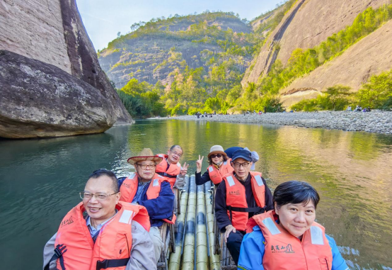 （图）两岸文艺工作者交流采风暨创作研讨会在武夷山市举行1116429