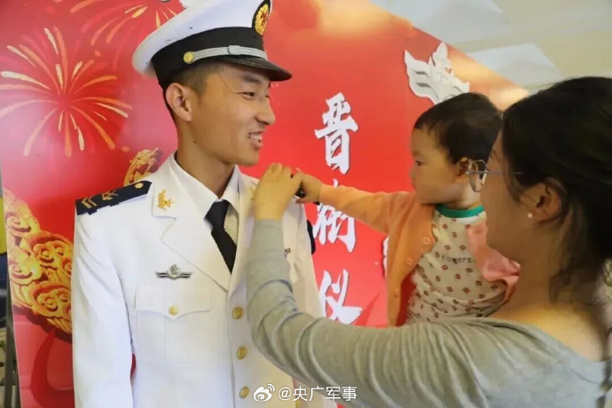 001SX8hXly1i7he0khu7kj60u00k048402