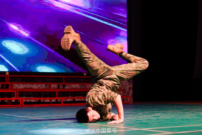 008rKb6ply1i7g7jls7bfj33ta2jjqv6